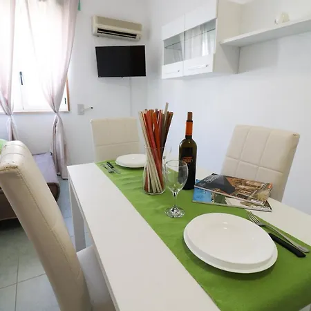 Vakantiehuis Bilo Nadia Cozy 200 M From Otrantos Castle Otranto