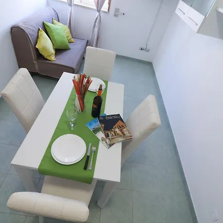 Bilo Nadia Cozy 200 M From Otrantos Castle Tatil Evi