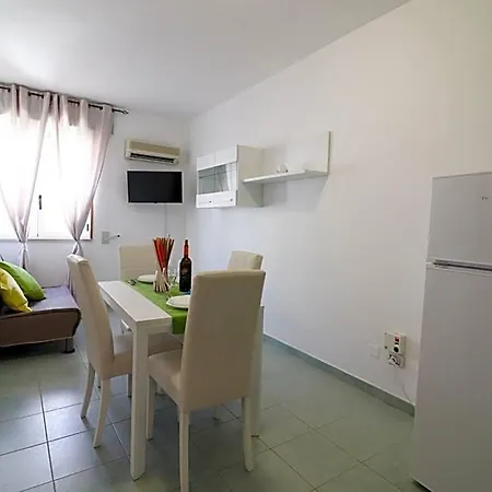 Vakantiehuis Bilo Nadia Cozy 200 M From Otrantos Castle *