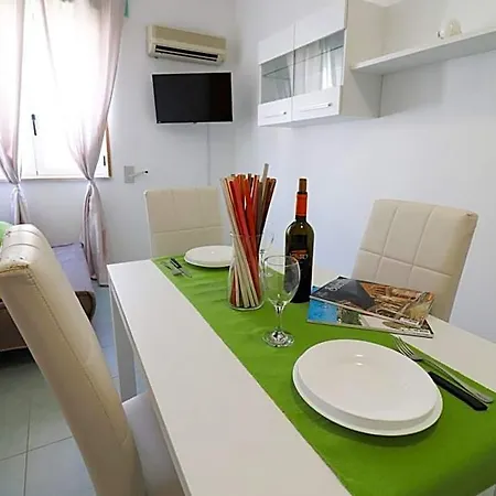 Vakantiehuis Bilo Nadia Cozy 200 M From Otrantos Castle *