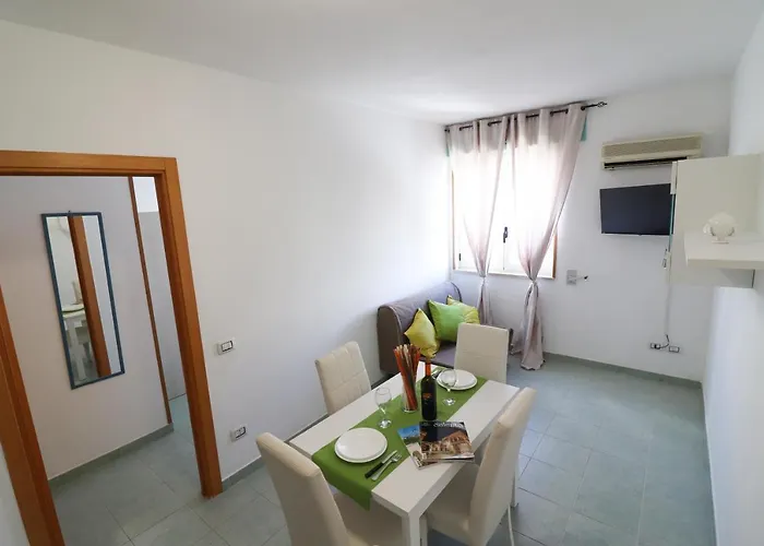 Bilo Nadia Cozy 200 M From Otrantos Castle Nyaraló *